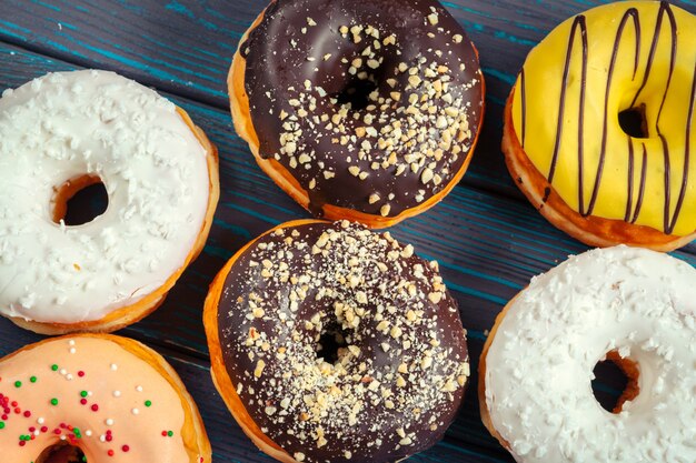 Geglazuurde donuts bovenaanzicht