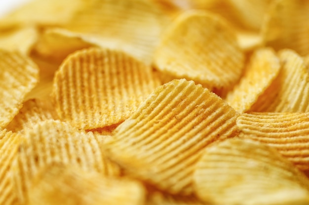 Gegolfd Aardappelchips. Close-up macro weergave.