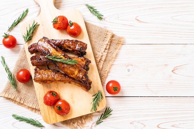 gegrilde barbecue ribben varkensvlees