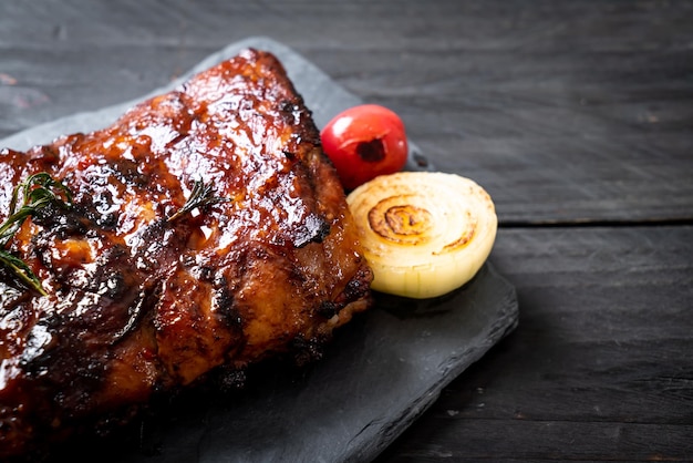 gegrilde barbecue ribben varkensvlees