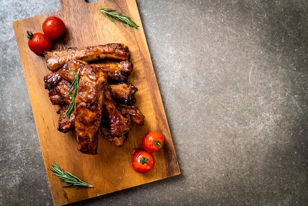 gegrilde barbecue ribben varkensvlees