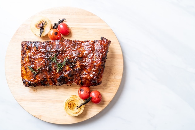 gegrilde barbecue ribben varkensvlees