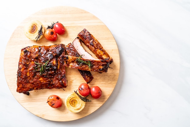 gegrilde barbecue ribben varkensvlees