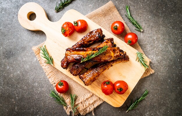 gegrilde barbecue varkensribbetjes