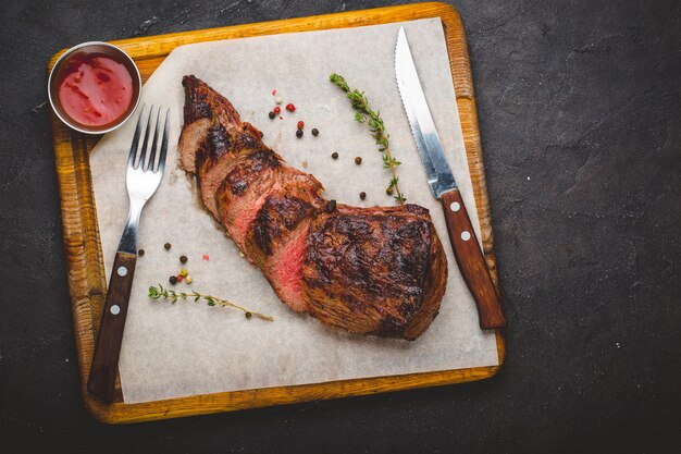 Gegrilde filet mignonbiefstuk, kruiden en specerijen