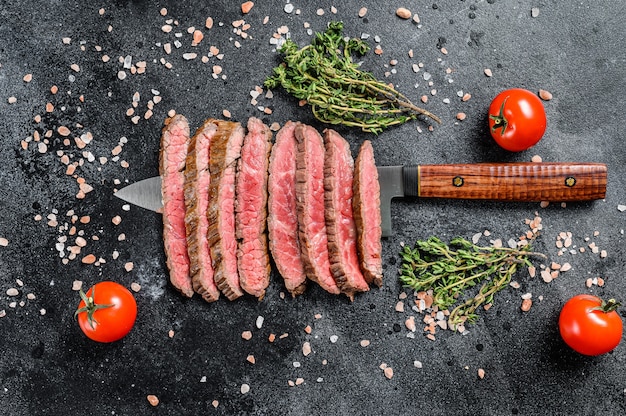 Gegrilde flanklapjes in een pan bovenaanzicht