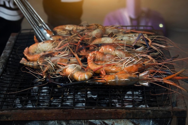 Gegrilde garnalen op de gril