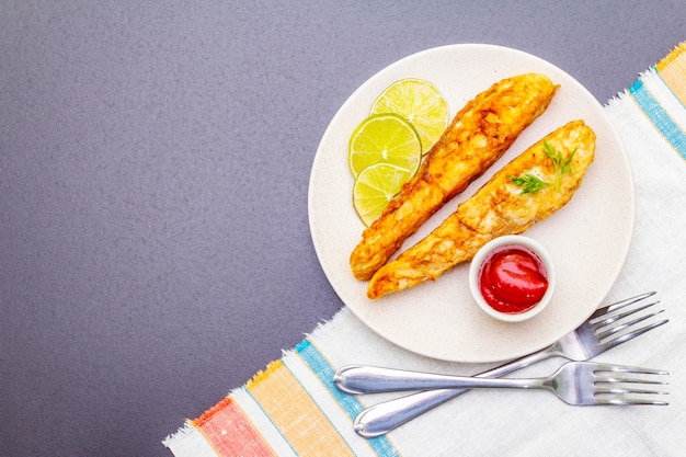 Gegrilde (gebakken) koolvis in beslag