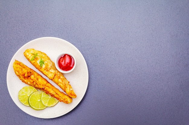 Gegrilde (gebakken) koolvis in beslag