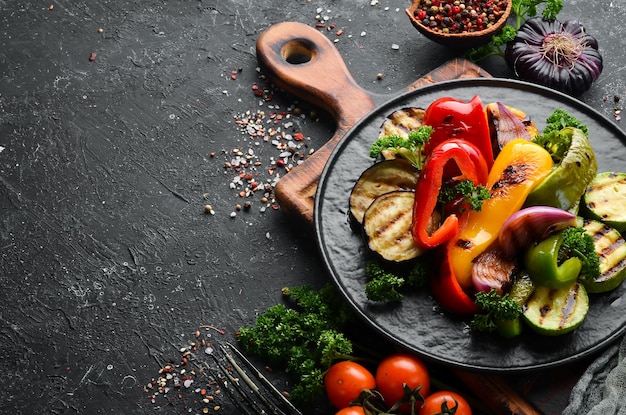 Gegrilde groenten Paprika ui aubergine courgette Bovenaanzicht Vrije ruimte voor uw tekst