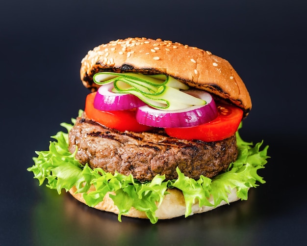 Gegrilde Hamburger Met Sla Tomaat Rode Ui