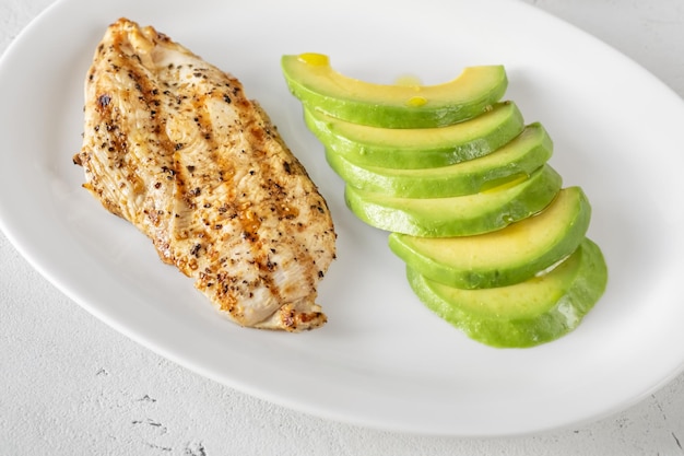 Gegrilde kip met avocado