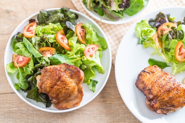 gegrilde kipbiefstuk met groentesalade