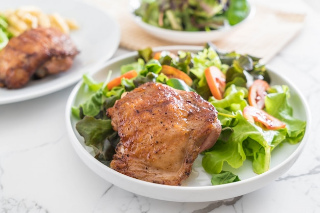 gegrilde kipbiefstuk met groentesalade