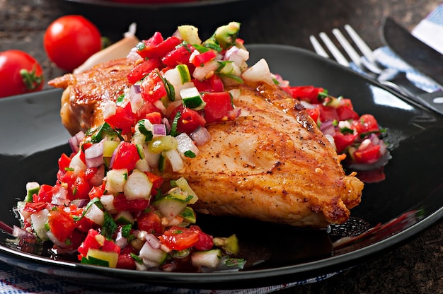 Gegrilde Kipfilet Met Verse Tomatensalsa