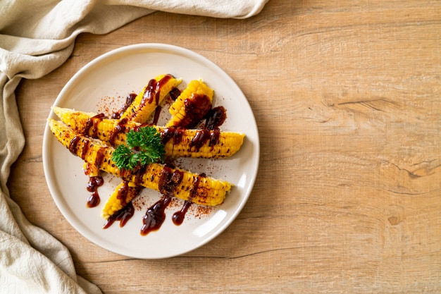 gegrilde maïs met bbq-saus