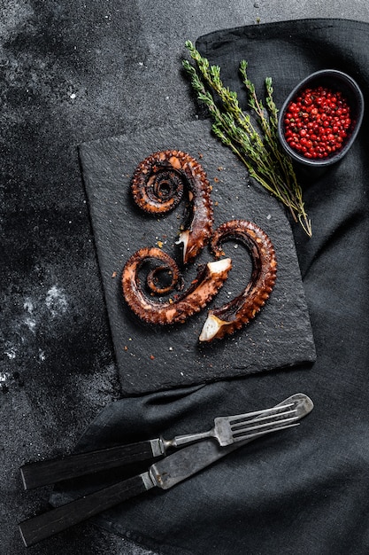 Gegrilde octopus tentakels. vers zee-eten