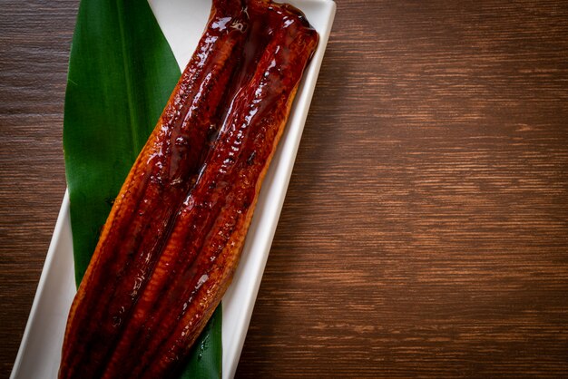 gegrilde paling of gegrilde unagi met saus