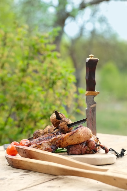 Gegrilde ribben en champignon aan spies