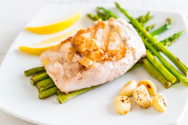 gegrilde snapper vis steak