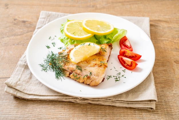 Gegrilde snapper vis steak