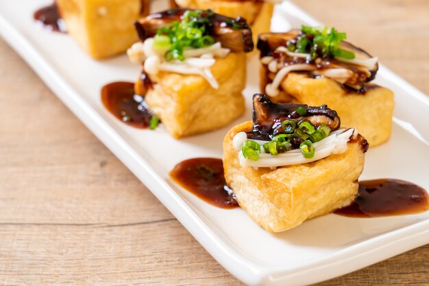 Gegrilde tofu met Shitake Mushroom en Golden Needle Mushroom