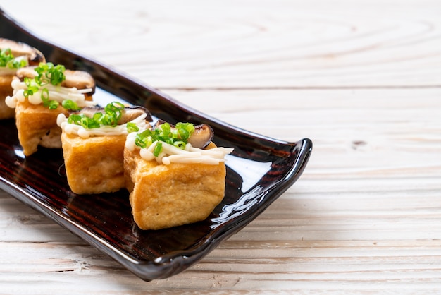 Gegrilde tofu met Shitake Mushroom en Golden Needle Mushroom