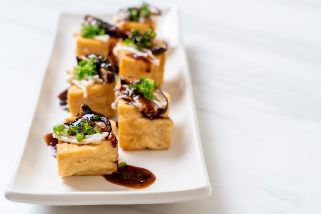 Gegrilde Tofu met Shitake Mushroom en Golden Needle Mushroom