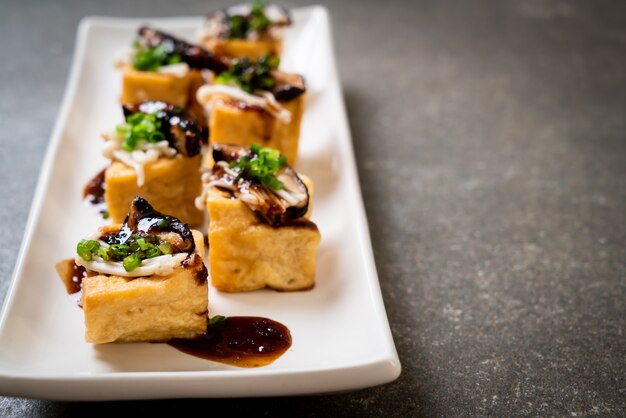 Gegrilde Tofu met Shitake Mushroom en Golden Needle Mushroom