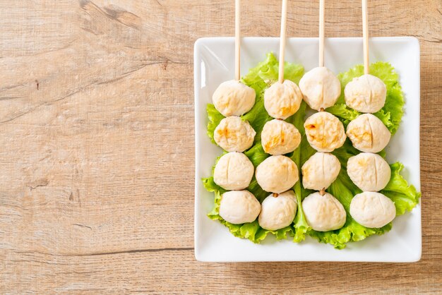 gegrilde varkensballetjes met zoete chilisaus