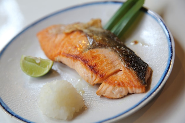 Gegrilde zalm Japanse stijl shio yaki, Japans eten