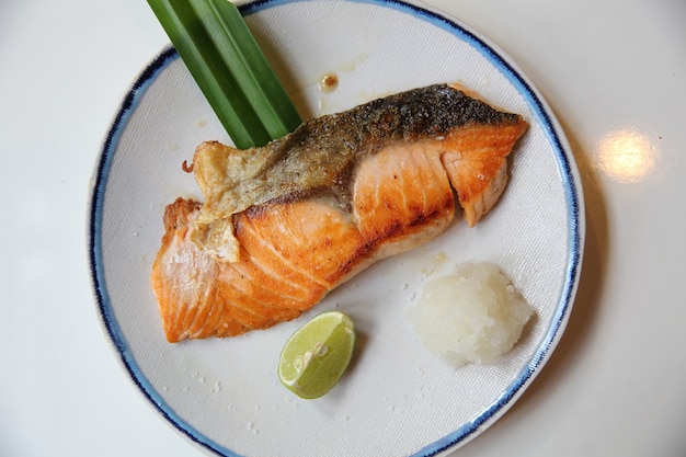 Gegrilde zalm Japanse stijl shio yaki, Japans eten