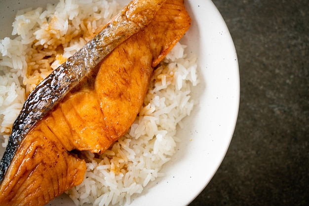 Gegrilde Zalm Met Sojasaus Rijst Bowl