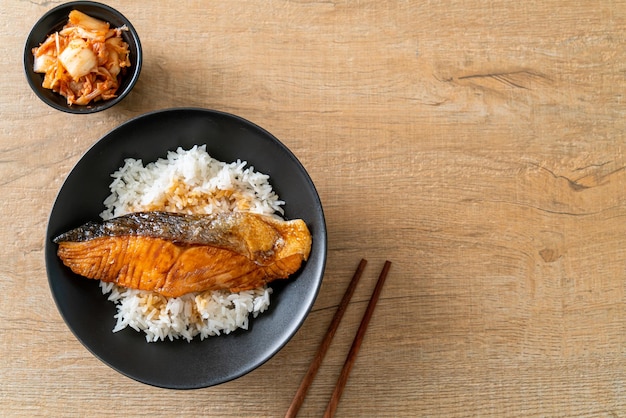 Gegrilde Zalm Met Sojasaus Rijst Bowl