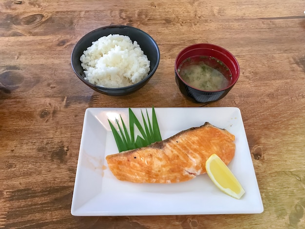 Foto gegrilde zalm set japan stijl