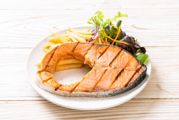 gegrilde zalm steak filet met groente