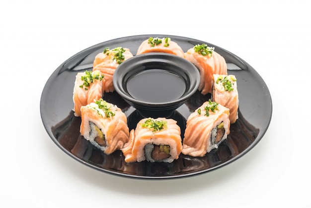 gegrilde zalm sushi roll