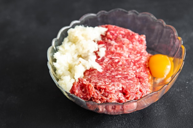 gehakt vlees vers rundvlees varkensvlees maaltijd voedsel op tafel kopieer ruimte voedsel achtergrond rustiek