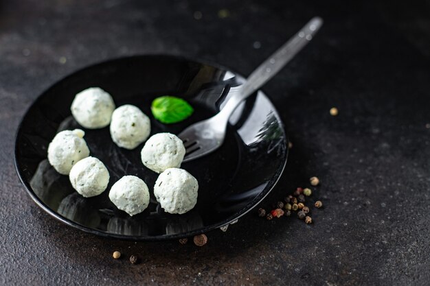 gehaktballen kippenvlees dieetmenu in bord op tafel gezonde maaltijd snack kopieer ruimte voedsel