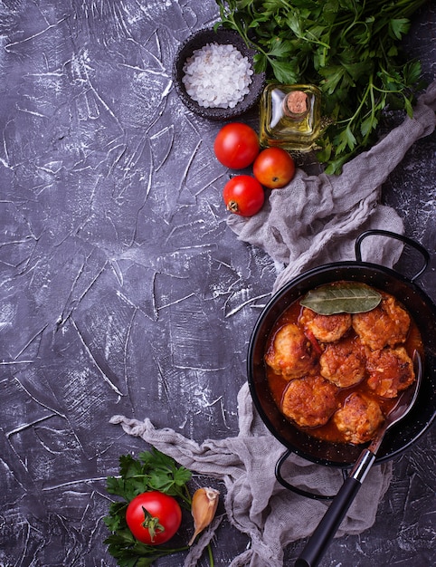 Gehaktballen met tomatensaus.