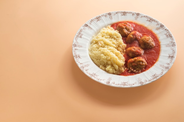 Gehaktballen met typisch Marokkaanse couscous