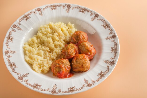 Gehaktballen met typisch marokkaanse couscous