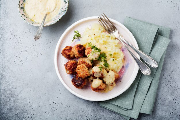 Gehaktballetjes met aardappelpuree