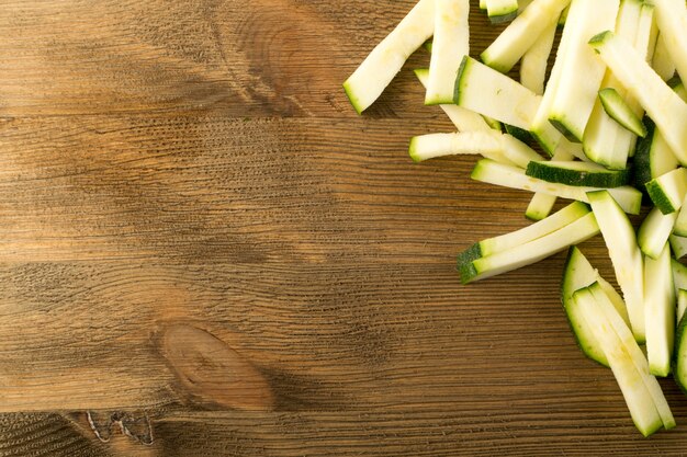 Gehakte Courgette op Houten Achtergrond