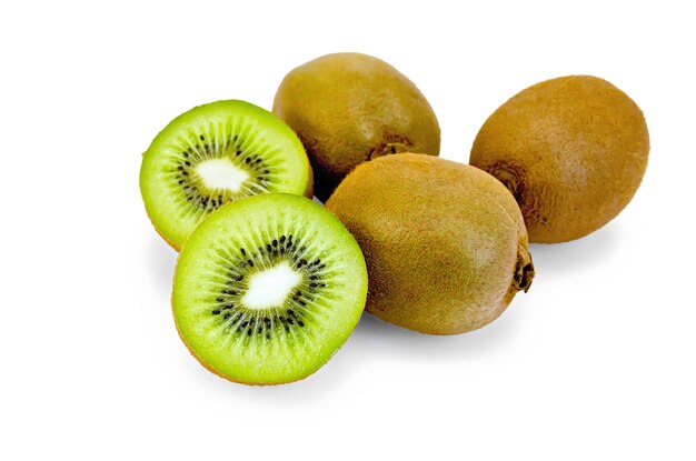 Geheel en helften kiwi geïsoleerd