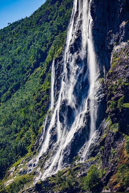 Geiranger 피요르드, 폭포 Seven Sisters. 아름 다운 자연 노르웨이 자연 풍경입니다.