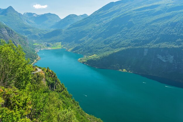 Foto geiranger fjord zee berglandschap uitzicht, noorwegen