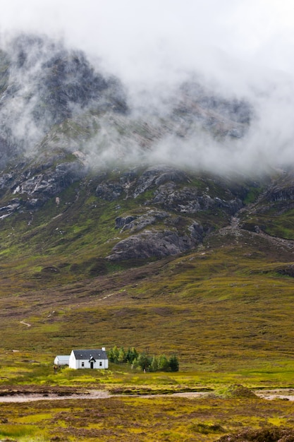 Geïsoleerd Schots huis in de Higlands, Schotland