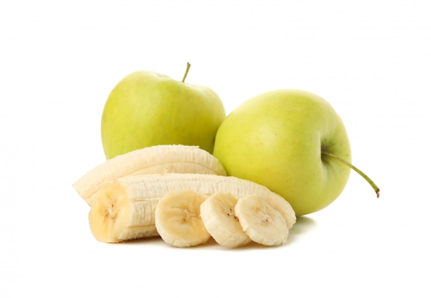 Geïsoleerde bananen en appel. Vers fruit