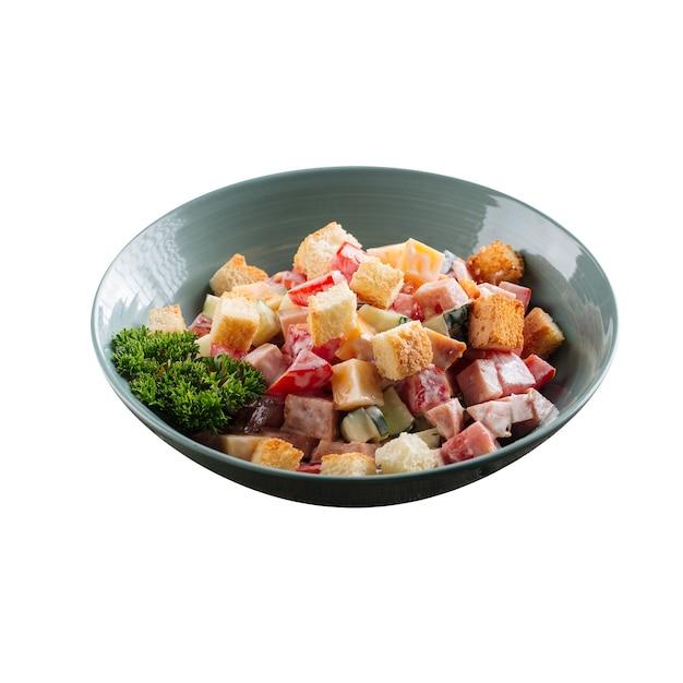 Geïsoleerde kom malibu-salade met ham